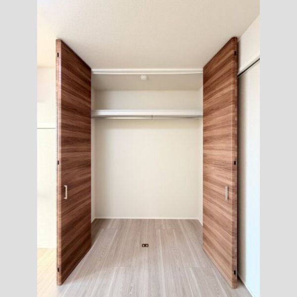 フレジア301号室 ワイドなクローゼット♪