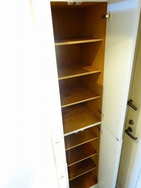 ライオンズプラザヨコハマ戸部212号室 収納