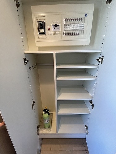 ブランズ調布サザンプレミアム 下足入れ（内装前）