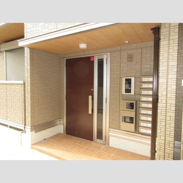 アンジュール坂下203号室 エントランス