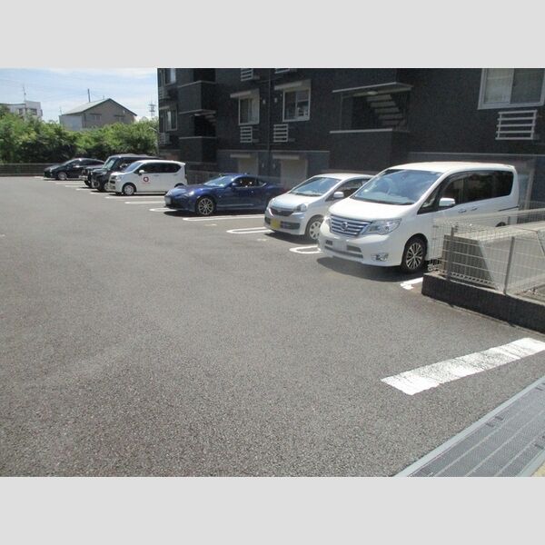 ヒラリバー 駐車場