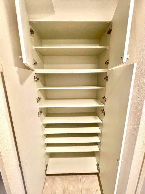 レジディア新川4階 収納