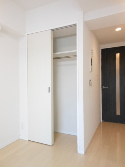 グランド・ガーラ新横浜North パイプ付クローゼット