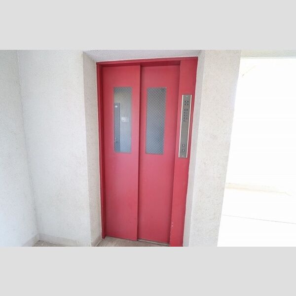 パレススリーゼ1A号室 エレベーター