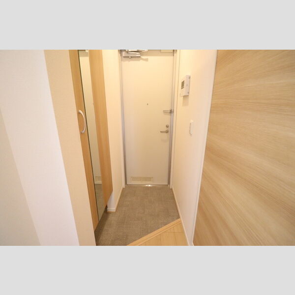 レーヴ・シェソワ307号室 玄関