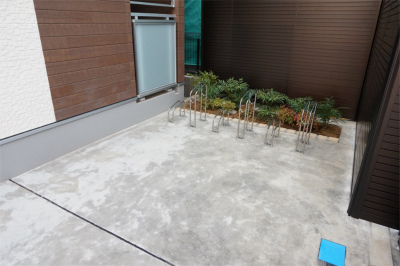 リブリ・ネオフラッツ 駐車場