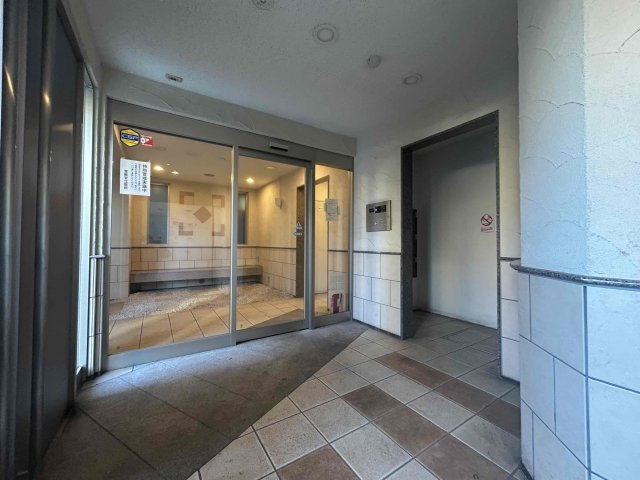 ベルグレードＡ エントランス