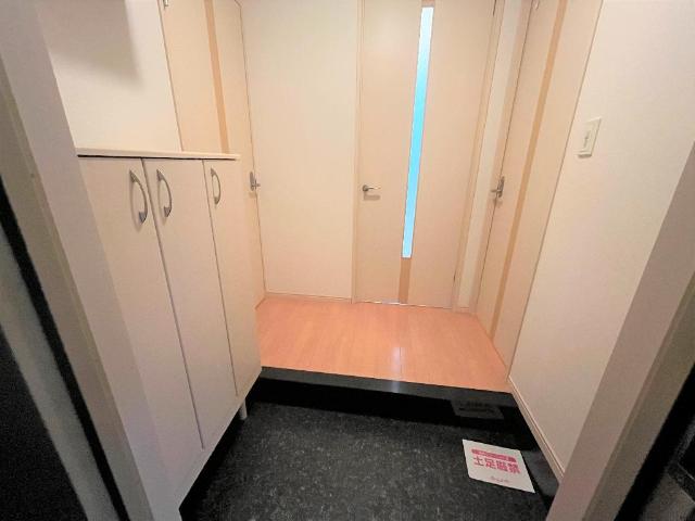 ラッフィナート田園102号室 玄関