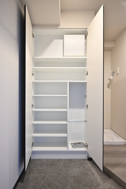 ＧＲＡＮＳＩＴＥ　ＮＡＫＡＭＥＧＵＲＯ7階 靴入