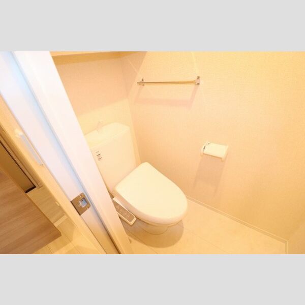 アベニール308号室 トイレ　温水洗浄暖房便座