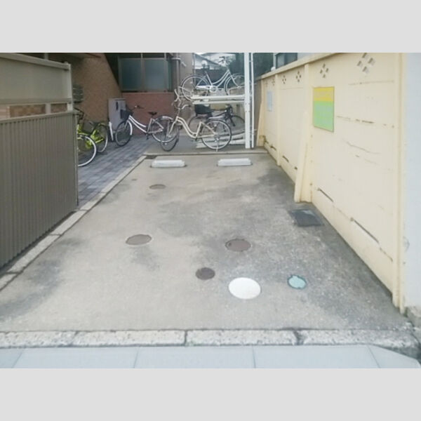 クリエイティブ12 駐車場