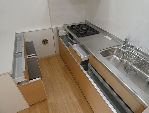 小豆沢サンハイツ 収納豊富なキッチンです