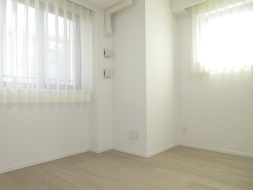 サンウッドフラッツ新宿四谷三丁目8階 洋室約5.7畳