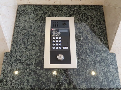 コート新橋4階 オートロック　※2021年7月撮影