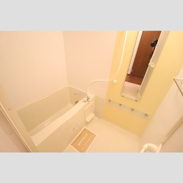 ハックベリーハウス102号室 浴室(追い焚き機能付き)