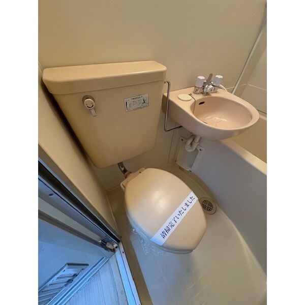 ジュネコーポ八ヶ崎0101号室 トイレ