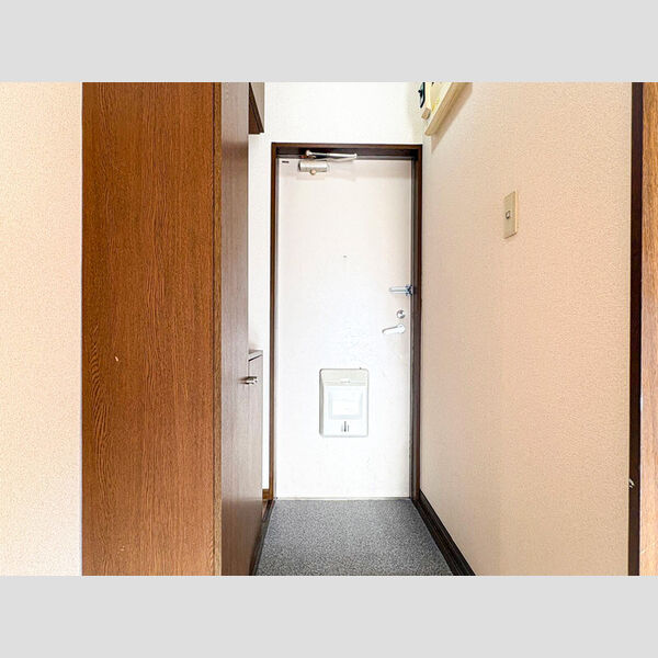 ノーブル　B 玄関
