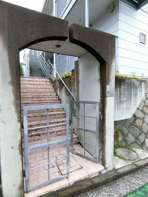 能見台ロイヤルコート エントランス