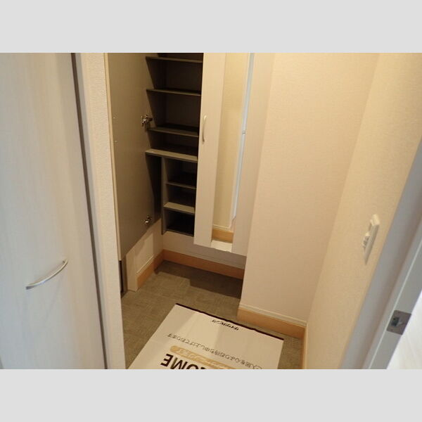 メゾン　フォンテーヌ 玄関(シューズボックス)