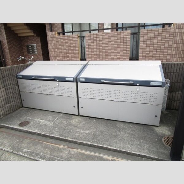 グランフィールド行徳201号室 入居者専用ゴミストッカー