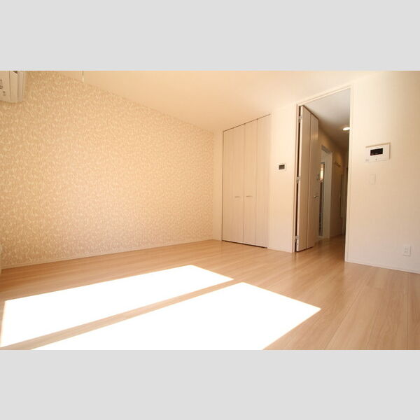 Jean　Fillioux(ジャン　フィーユ) アクセントクロスがお洒落な洋室♪