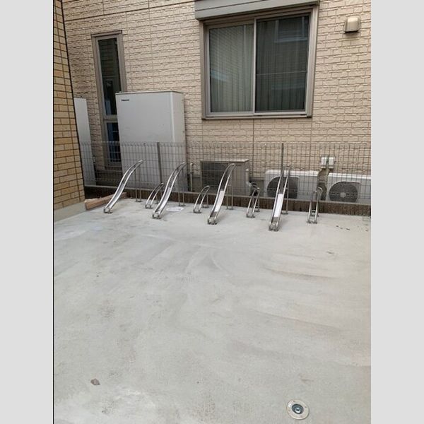 アンジュール徳丸B棟206号室 駐輪場