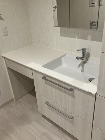 広尾アパートメント304号室 メイクもはかどる機能的な化粧台