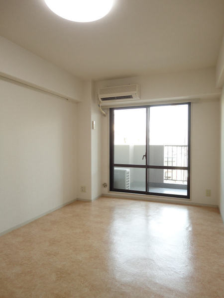 メイツ伊勢佐木長者町402号室 リビング