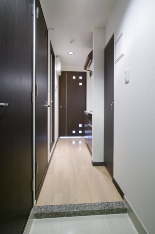 グラントゥルース弥生103号室 玄関