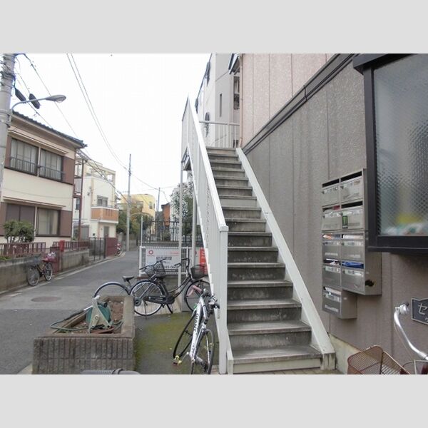 ロイヤルハイツⅡ 階段