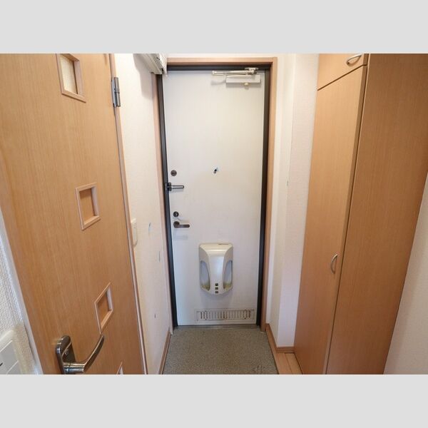 コーラル横浜201号室 玄関