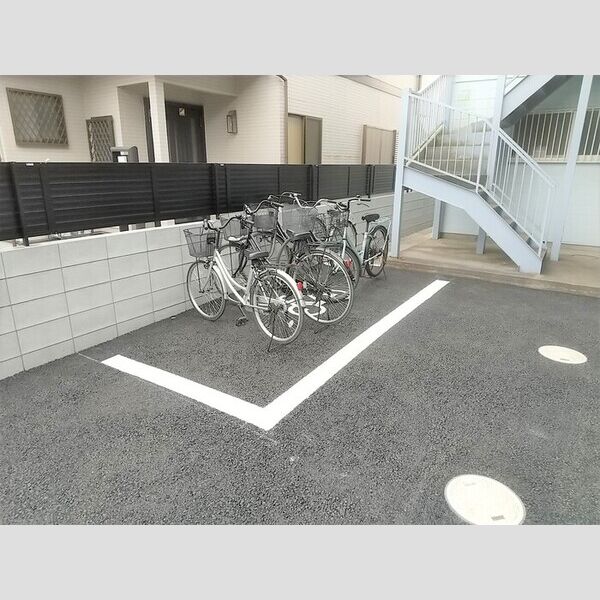 秋本コーポ 駐輪場