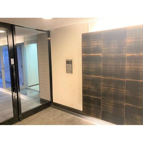 コスモリード三軒茶屋302号室 エントランス