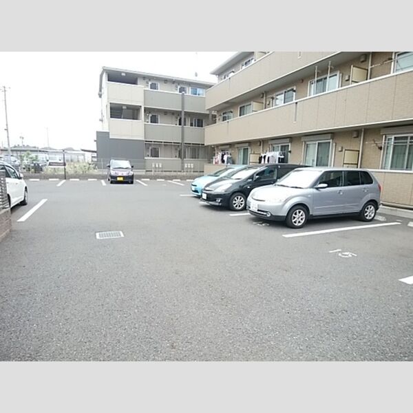 アトリア　Ⅰ 駐車場