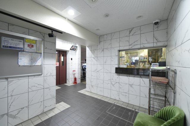 フローラル上野松が谷6階 エントランス