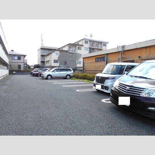 サニーウエル305号室 駐車場