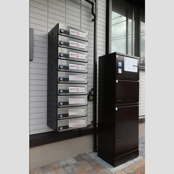 ラシーヌ　A 宅配ボックス