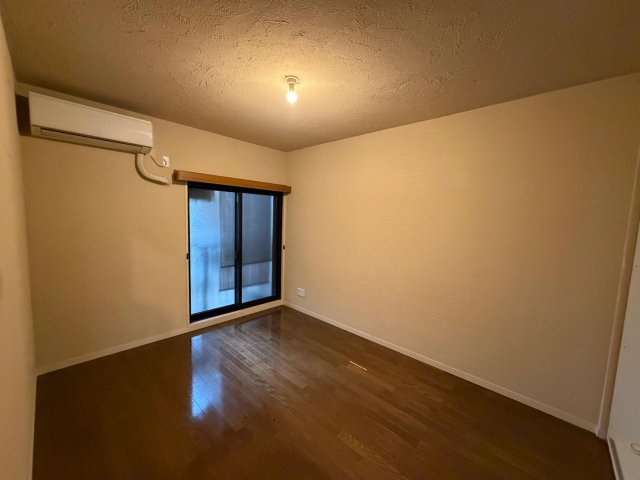 森の里セントラルビューハイツ 洋室（6.3畳）珪藻土壁、収納クローゼットあり