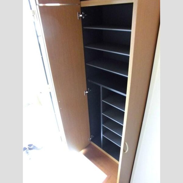 ヴィクトワール　Ⅱ101号室 玄関収納