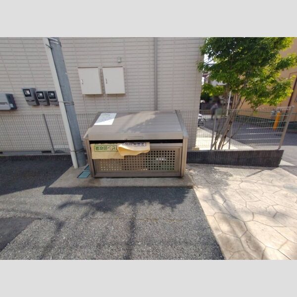 サニーコート203号室 ゴミストッカー