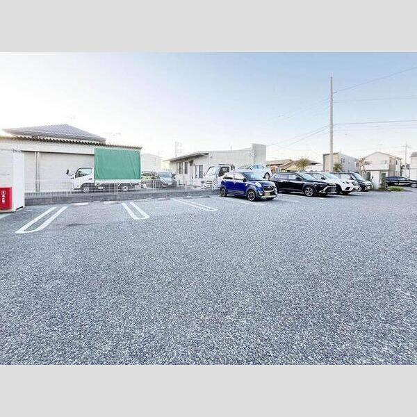 シャルマンドミール　B306号室 駐車場