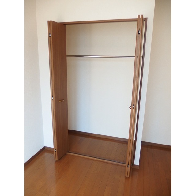 アンプルール ブワ スーブニール105号室 内観