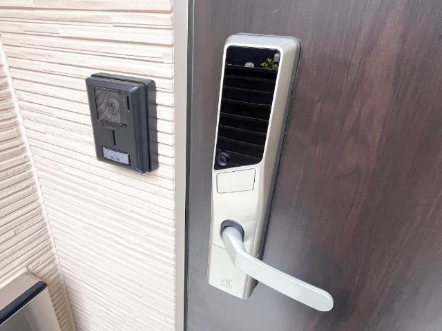 ｃａｓａ　ｓｅｒｅｎａ（カーサ　セレーナ）102号室 玄関電子錠