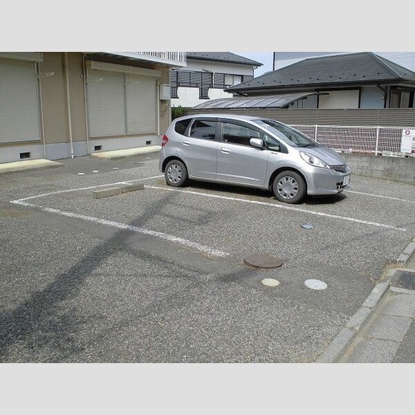 プラムワン201号室 駐車場