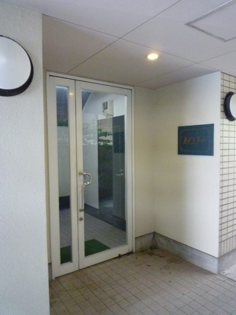 パインコート0302号室 エントランス