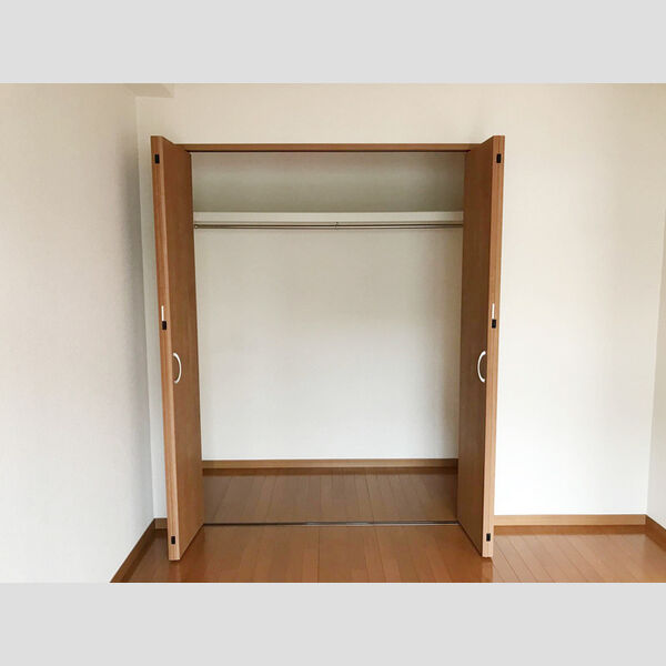 パレ・ドール港南台102号室 クローゼット