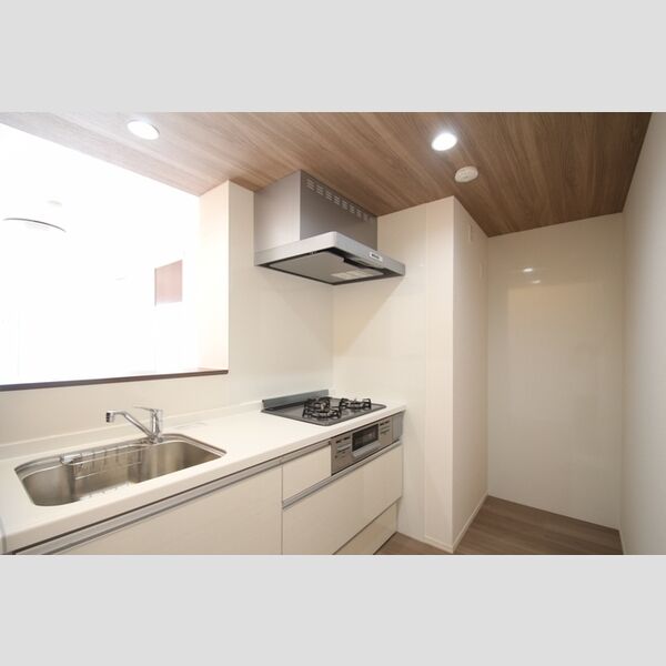 アヴァンス千住緑町 3口コンロ付きシステムキッチン