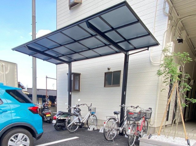 コーポ逆井108号室 駐輪場も屋根付きで完備。自転車駐車代はかかりません。