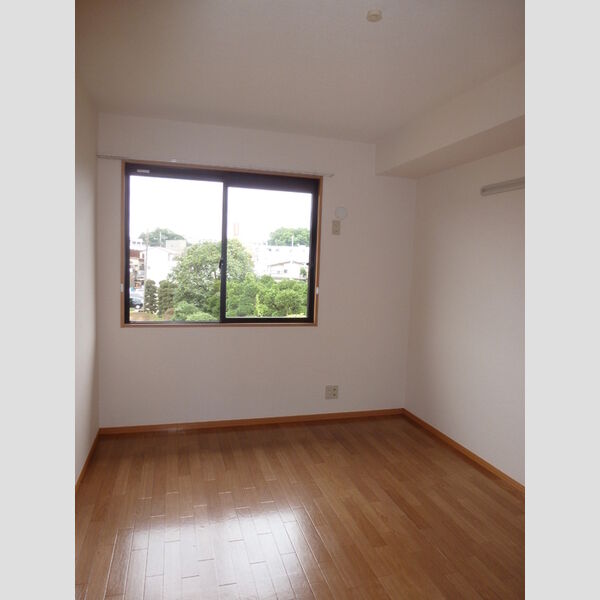 オードリー・モア　参番館201号室 洋室