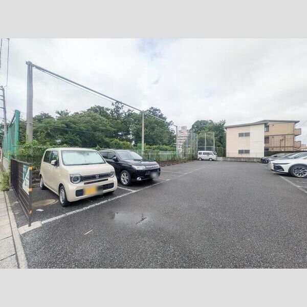 ウィスタリア　A 駐車場